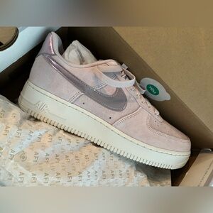 NIB Nike Air Force 1 in platinum violet and violet ore women’s size 11 men’s 9